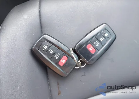 2020 Toyota Rav4 Xle Premium z USA, uszkodzony, nr VIN 2T3C1RFV3LC082616